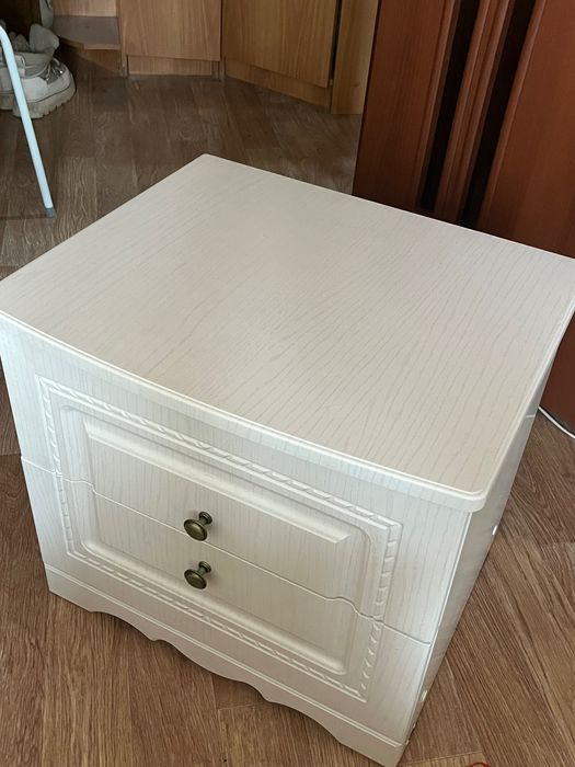 Продаю комод и тумбочки