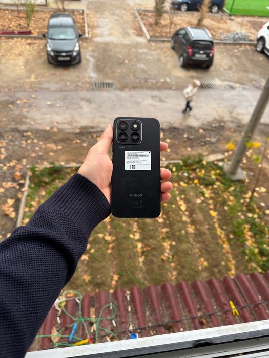 Honor X8b.     .