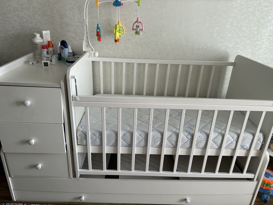 Деская кроватка разборная,если верх убрать,ребенок до 12лет