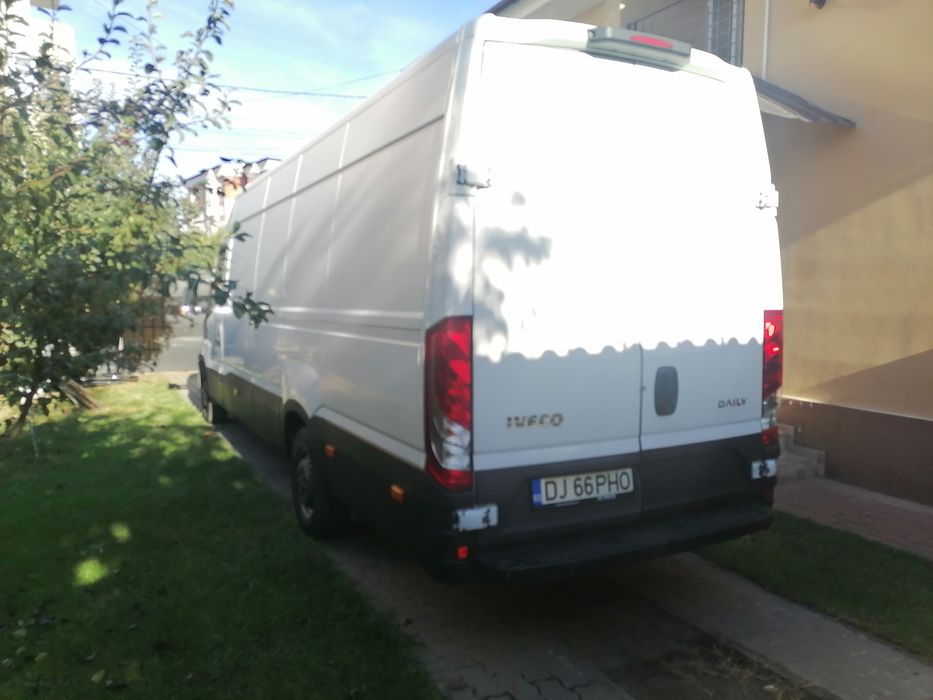 Vind afacere in domeniul transportului de marfa intern și internationa