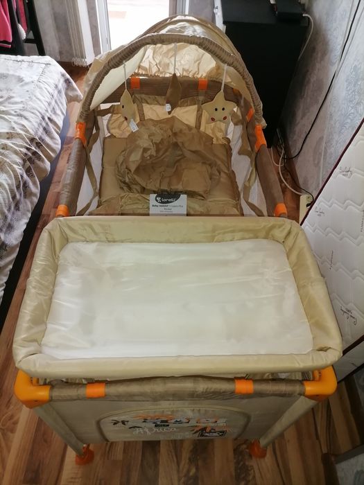 Бебешка сгъваема кошара Lorelli на 2 нива с 2 матрака, повивалник и лю