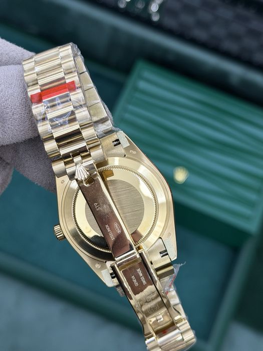 Rolex Day-Date 40 Yellow Gold – Baguette Dial