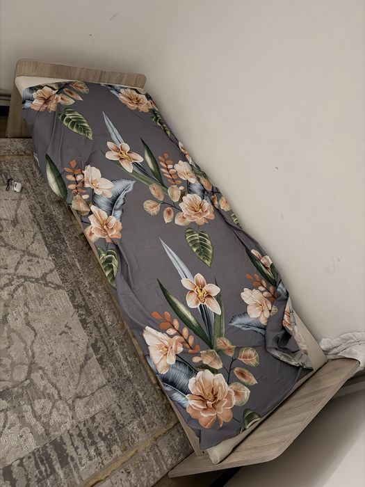 Продам кровать односпальный