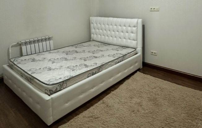 Двухспальная кровать