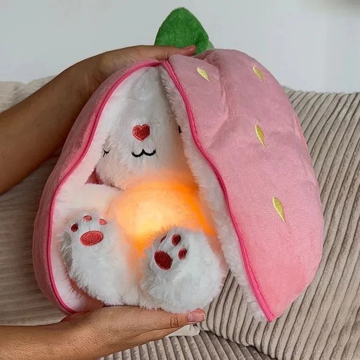 Трендовая игрушка “зайчик в клубнике”