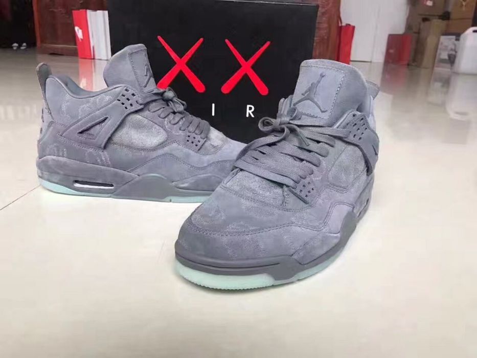 Air Jordan 4 Retro Kaws