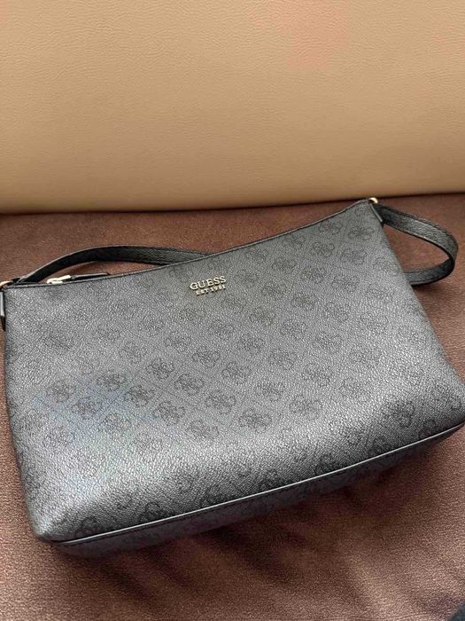 Дамска чанта Guess