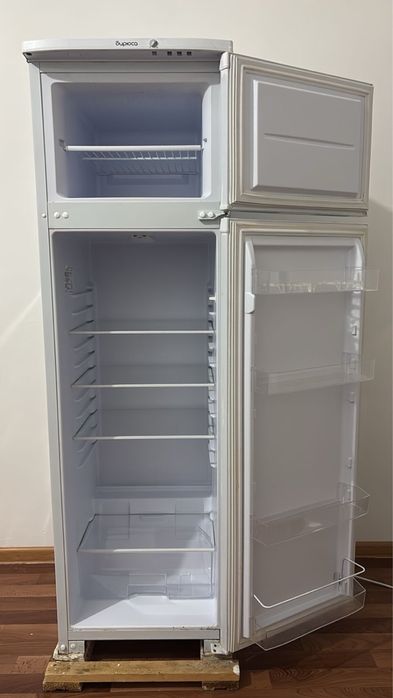 Холодильник в рабочем состоянии Бирюса