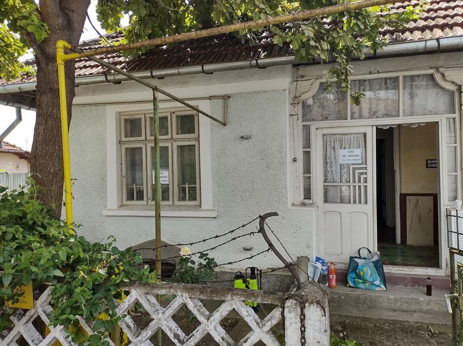 Vând casă în Buhuși, Str 9 Mai, 110 mp