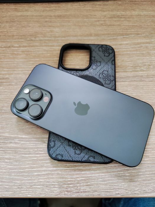 Продавам iphone 16 pro max 256gb black