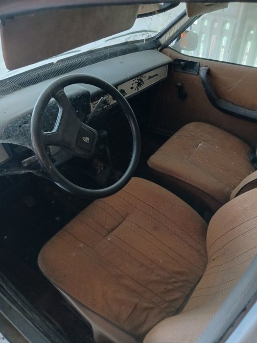 Dacia 1310 stat in garaj