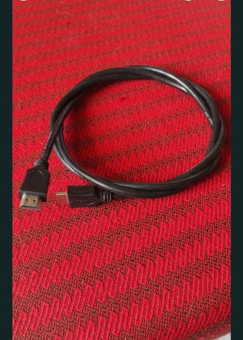 Cablu HDMI original în perfectă stare de funcționare.