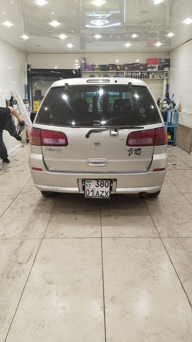 Nissan Liberty минивэн