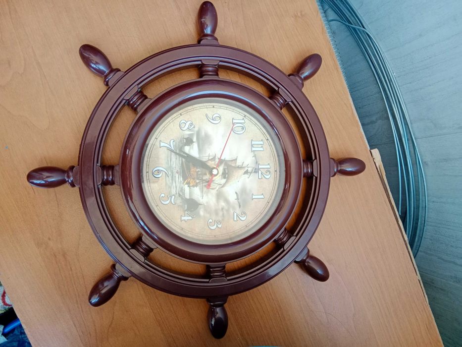 Продам настенные часы