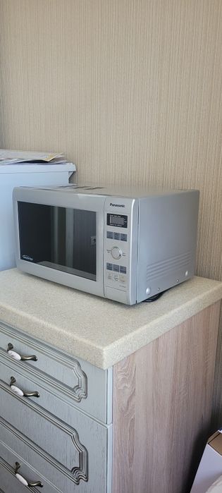Продам микроволновую печь Panasonic