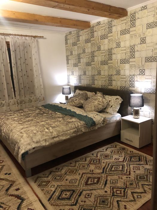 Închiriez Casa de vacanta  cu  sauna , ciubăr și piscina. Incalzita