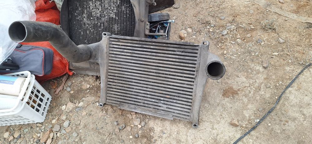 Продам радиатор и интеркуллерна Автобус