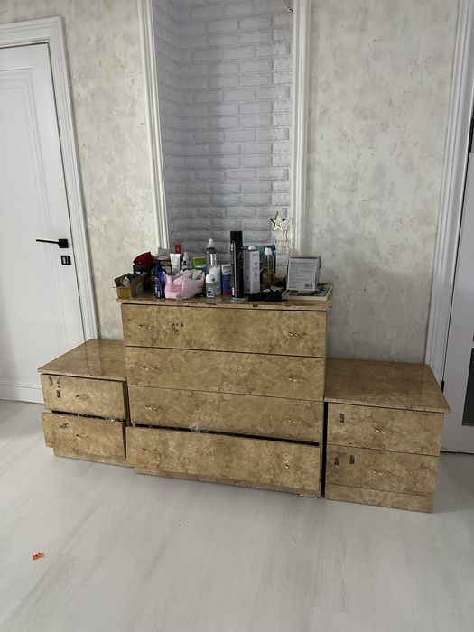 Спальный гарнитур сатылады.