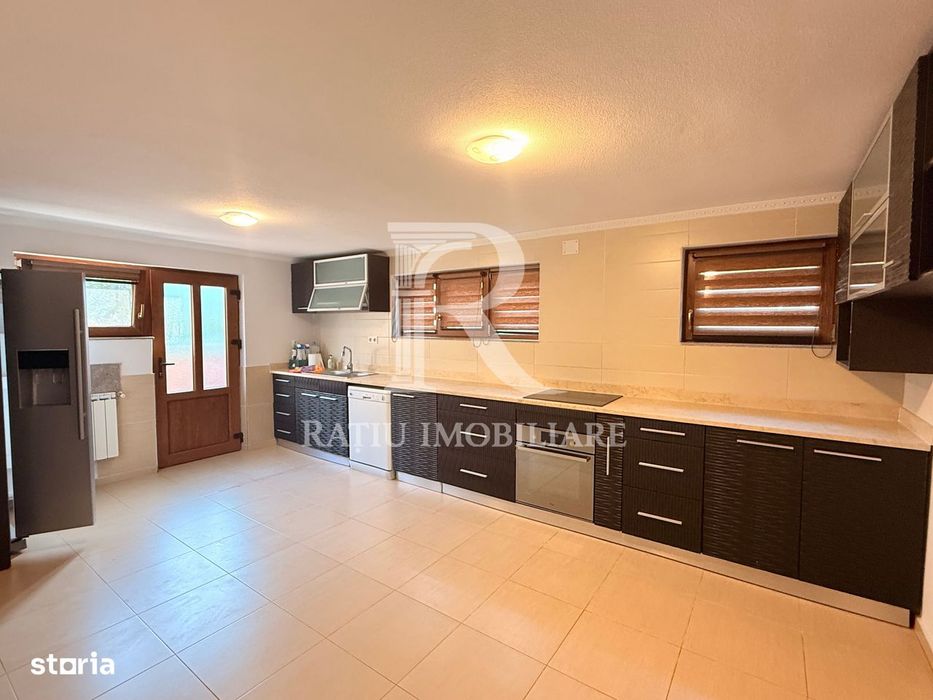 Casă spațioasă de închiriat | 4 dormitoare | Sânmartin