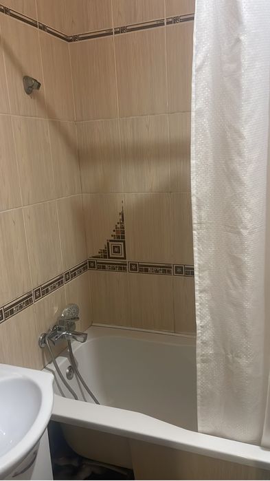 Продам 3х комнатную,студия,64кв,2 этаж