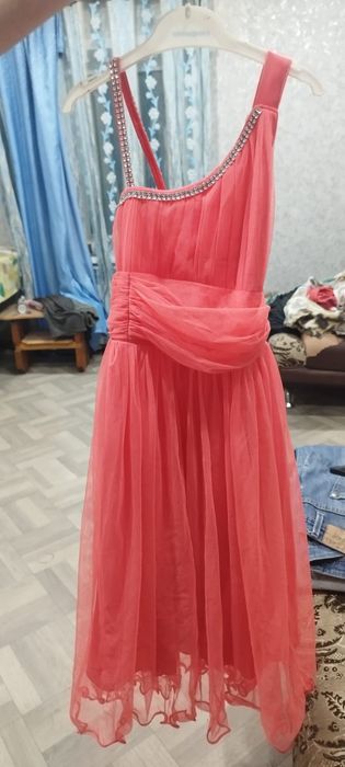 продам платье для девочек.