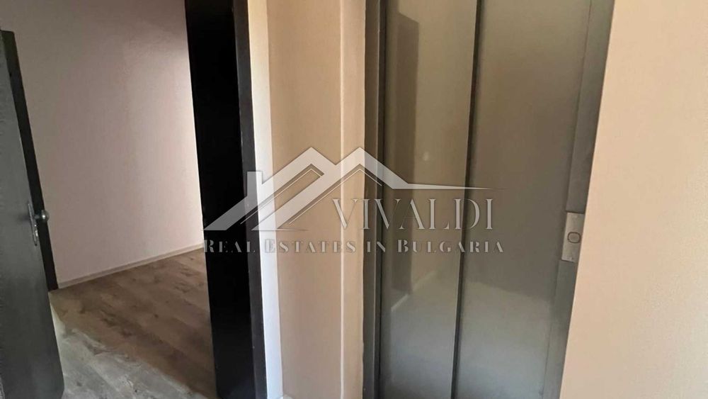 Продава се Четиристаен апартамент в Варна, Център - 180 кв.м за 1970 €/кв.м - Снимка #19