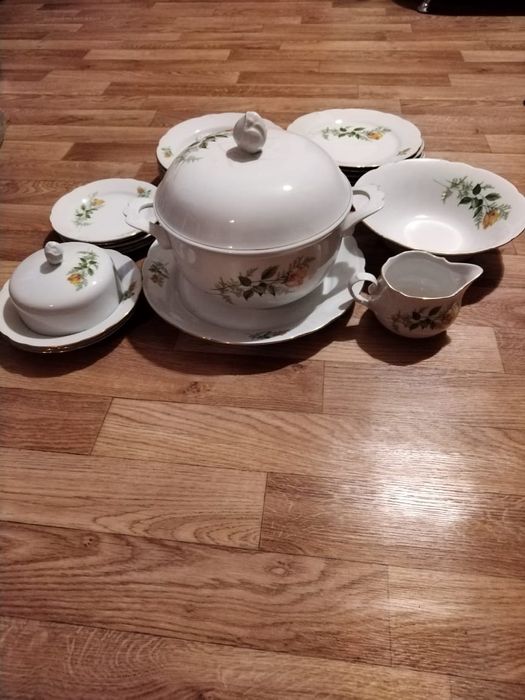 Продам Столовый сервиз
