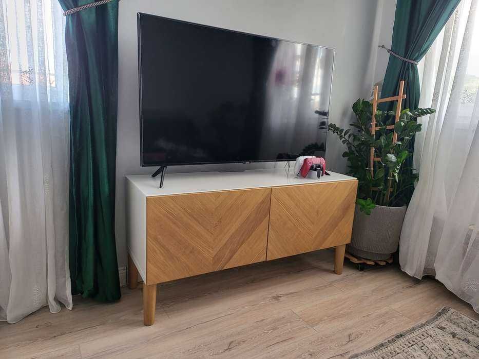Masuta TV IKEA, suprafata de sticla 750 Lei