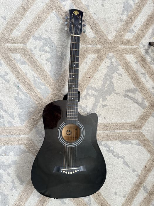 Акустическая гитара