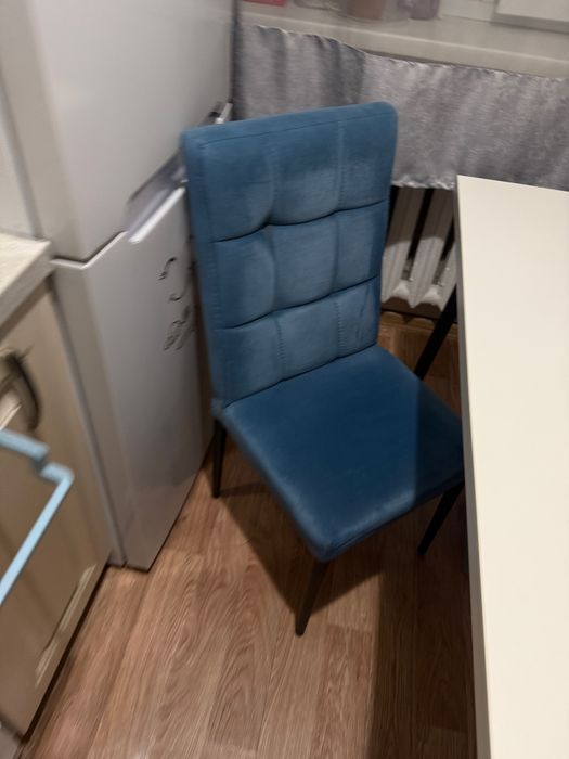 Стол со стульями