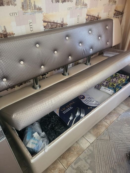 Продам диванчик кухонный