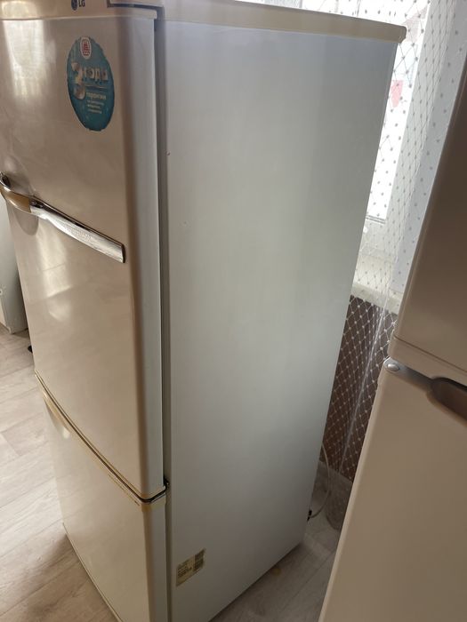 Продам холодильник LG