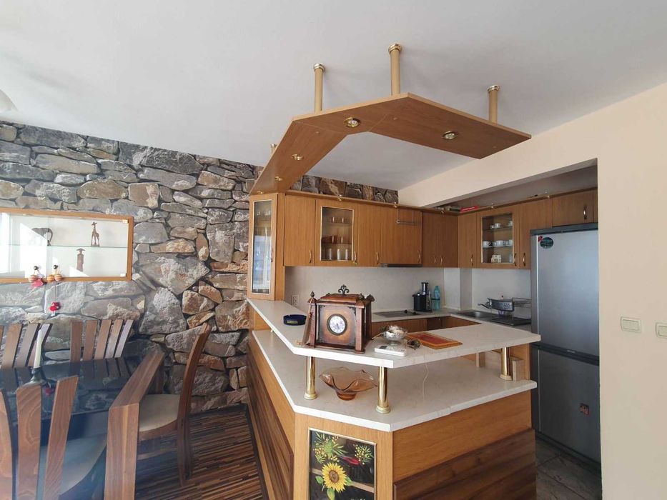 Дава се под наем Тристаен апартамент в Бургас, Център - 85 кв.м за 500 € - Снимка #4