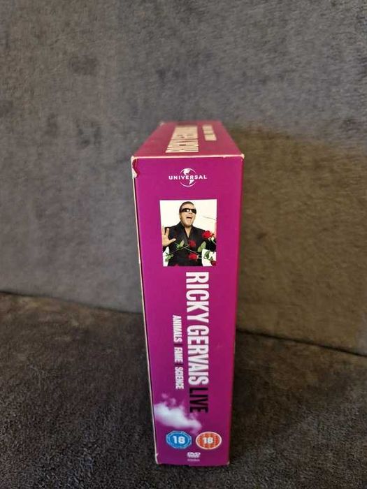 Ricky Gervais Bundle - Tablou Art + 3 Show-uri de Stand-Up (3 Discuri)