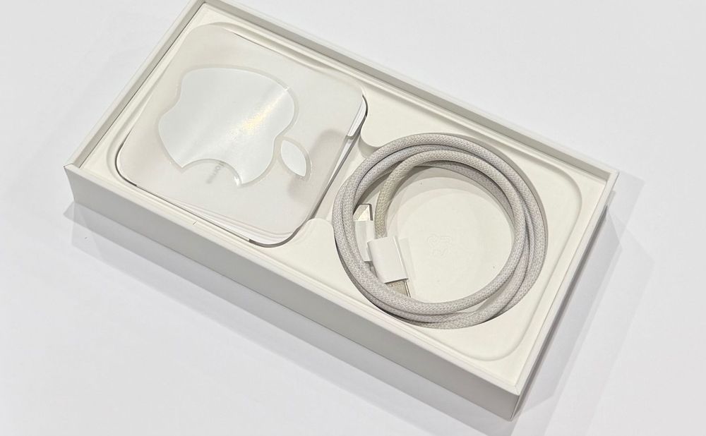 iPhone 15 256 Blue - гаранция, кейс, като нов