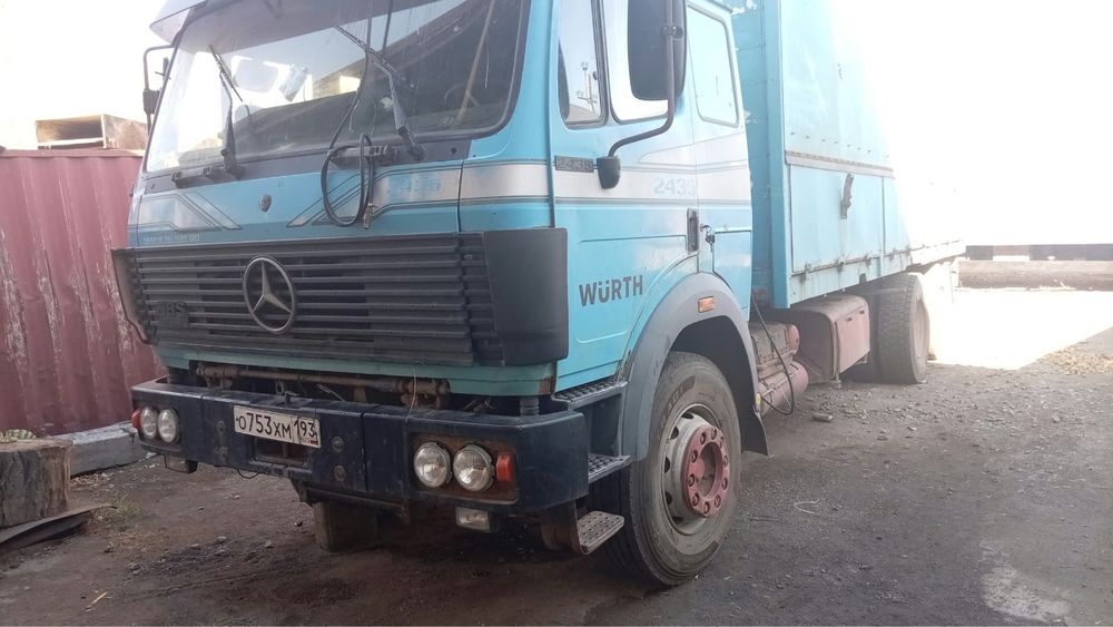 Продам Мерседес Бенс2435