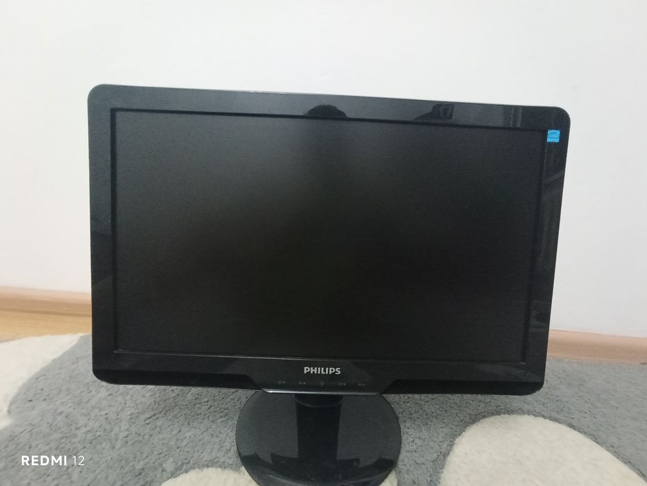 Монитор Philips 18.5"