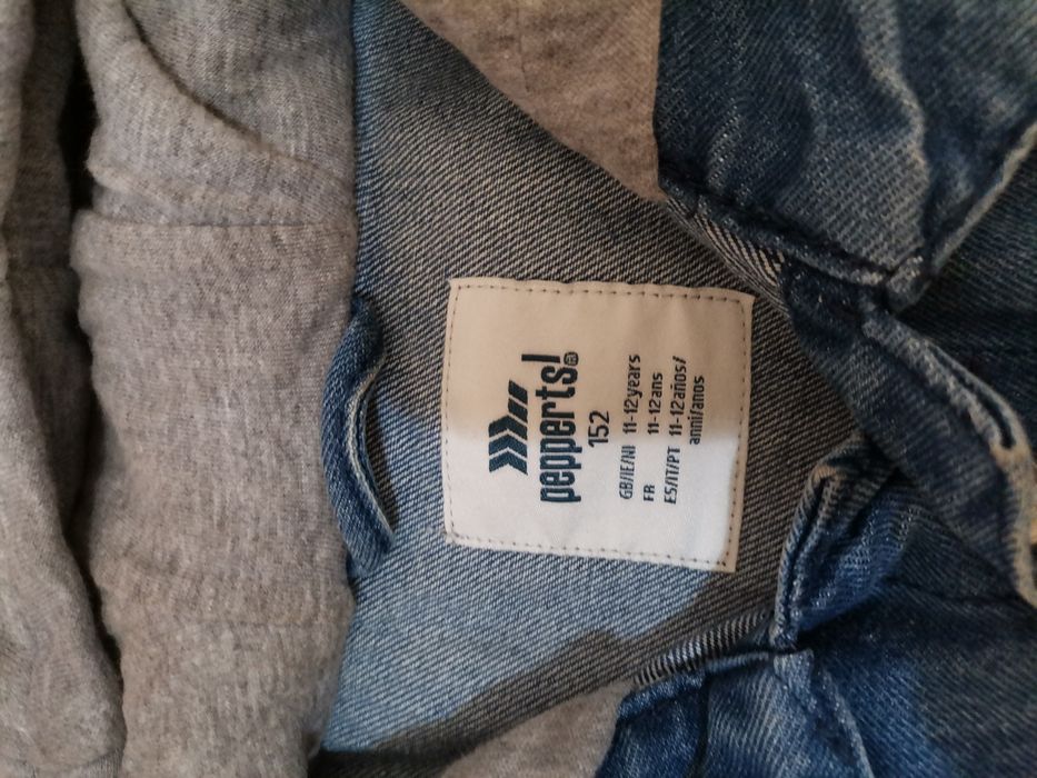 Vând geaca blugi băieți 11-12ani.