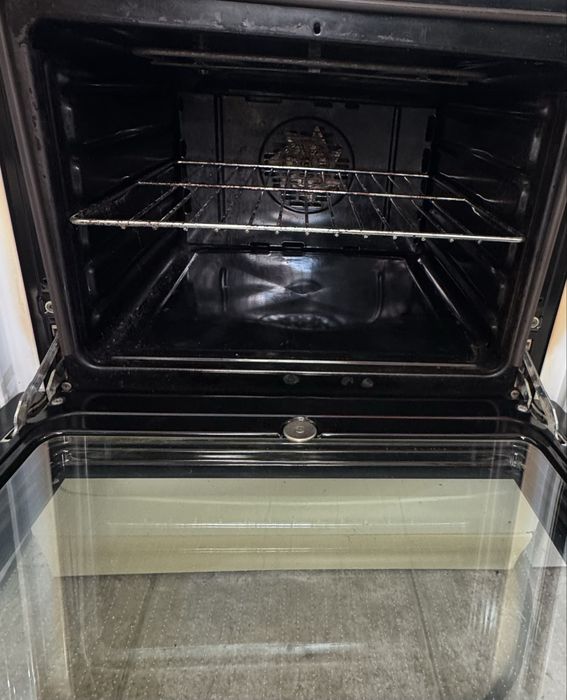 Готварска  печка обикновени котлони HOTPOINT ARISTON