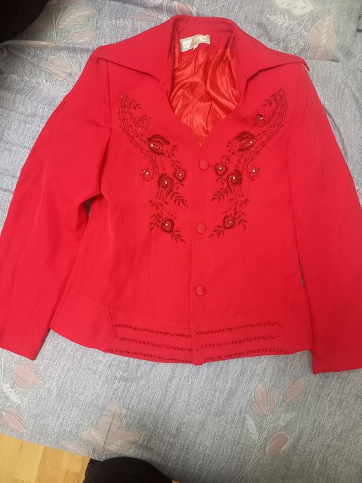 Костюм юбка. Кизил ва кук рангда. Размер xl.