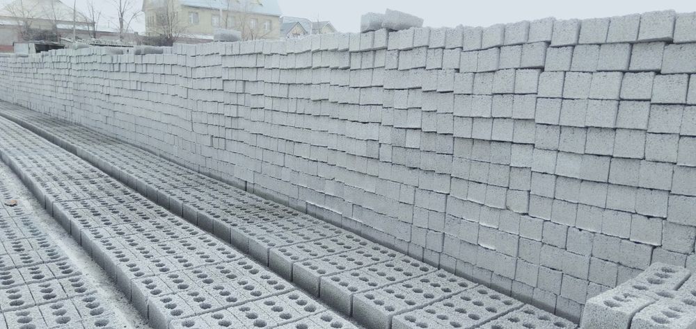 Шлакоблок качественно прессованный