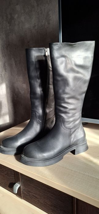 Продам демисезонные сапоги