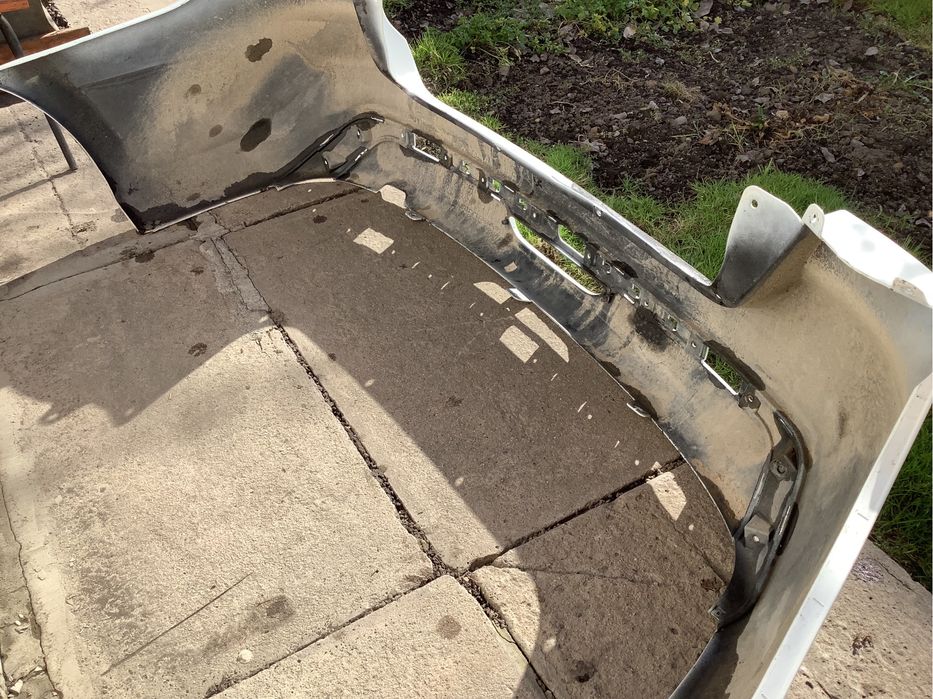 Задний бампер на Lada Granta хэтчбек