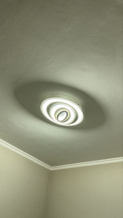 Продам люстры отличные