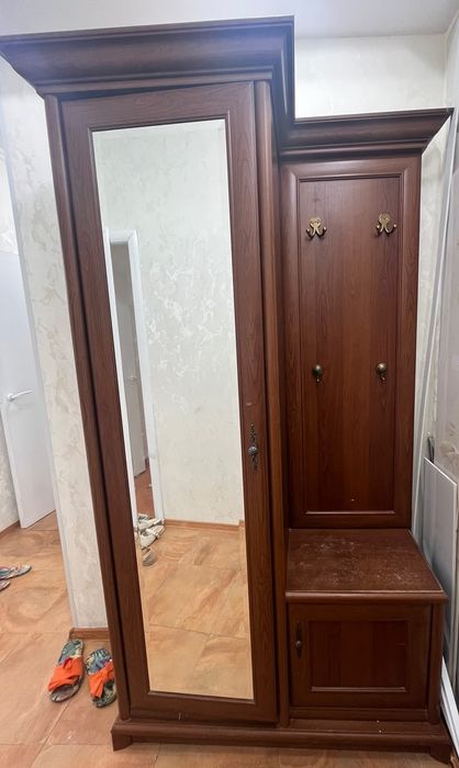 Продается прихожая мебель