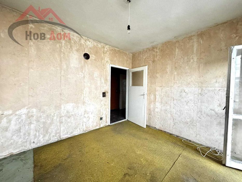 Тристаен в кв. Колю Фичето