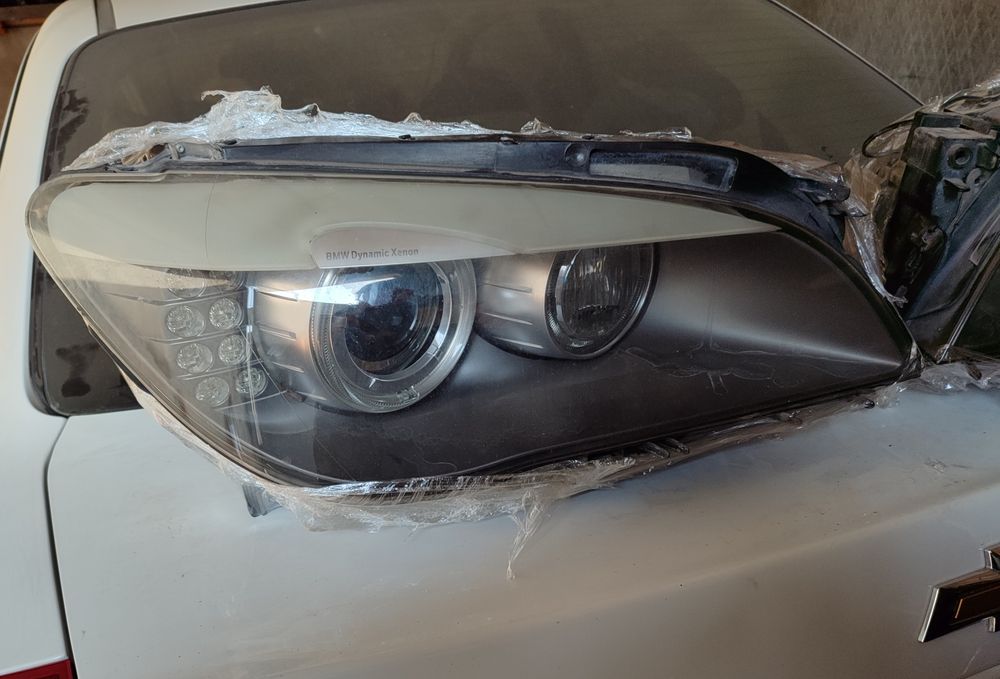 BMW 7.  Фары передние F02 Комплект 2 Фары. Родные немецкие