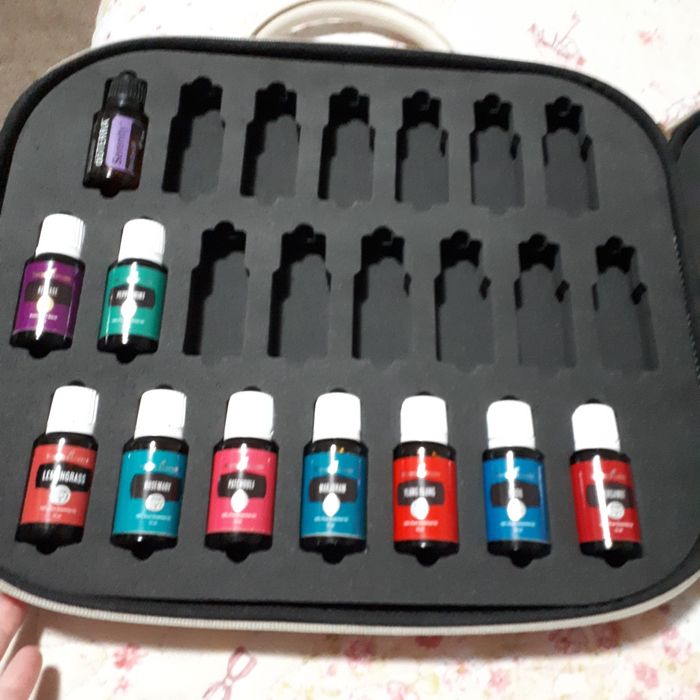 Geanta depozitare uleiuri esentiale young living si suport uleiuri
