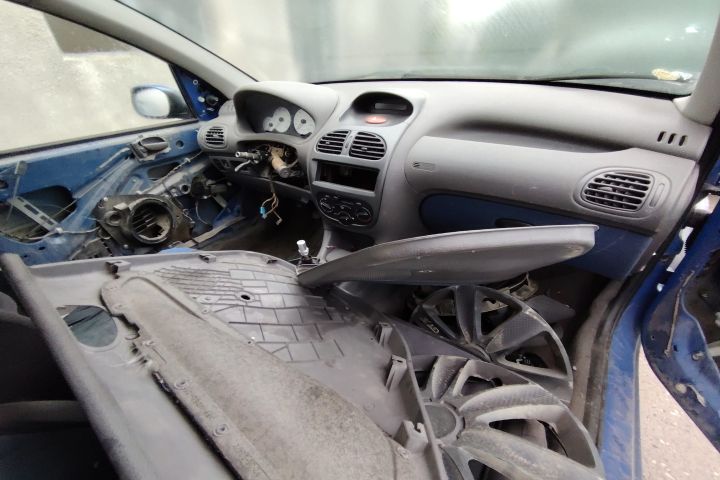 Bara spate Peugeot 206 2003 1.1 MT (60 hp)