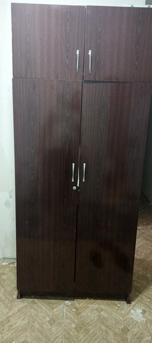 2 та шкаф ва подставка